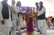 वर्धा येथील धम्म परिषदेत शुशीला भगत यांचा समाज भुषण पुरस्काराने सत्कार