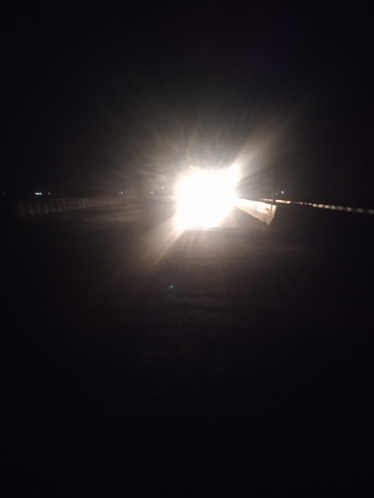 नगर परिषद सिरोंचाच्या लाफरवाहीमुळे प्राणहिता ब्रिज वरील विद्युत लाईट नेहमीच बंद