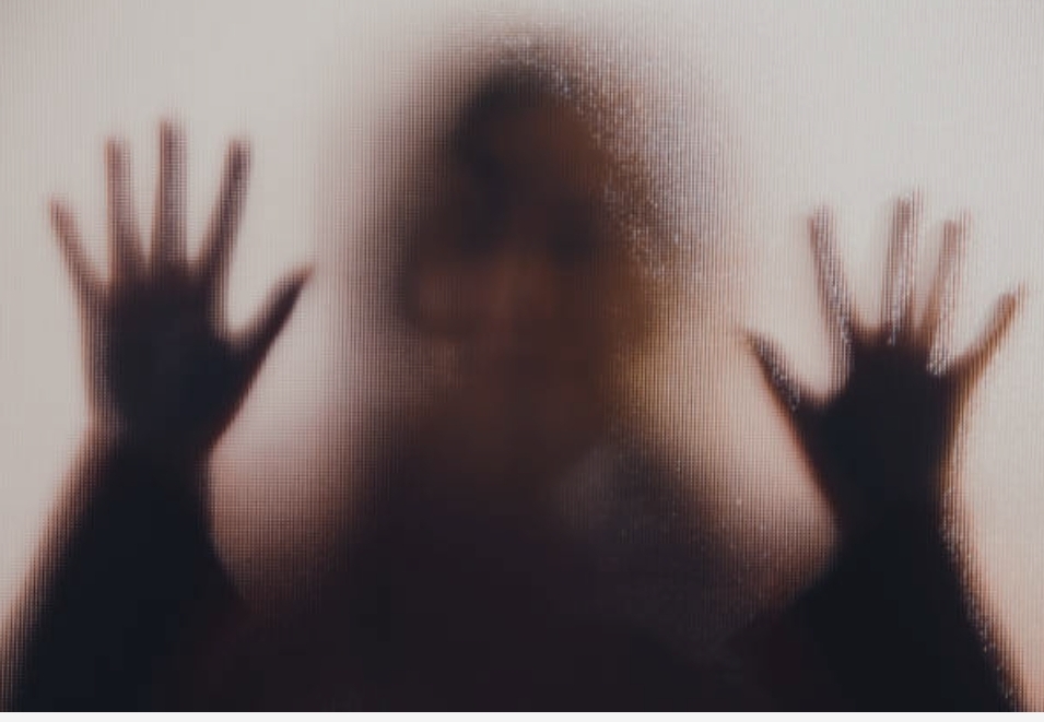 दारूसाठी पैसे देत नाही म्हणुन पत्नीला पेट्रोलने पेटवुन दिले. पोर्ला च्या शुशील बारसागडे याला अटक