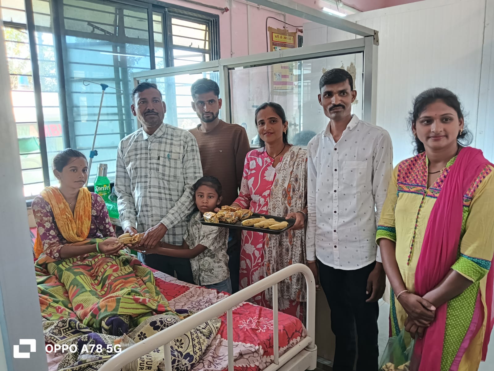 ग्रामीण रुग्णालय सावली येथे फळ वाटप