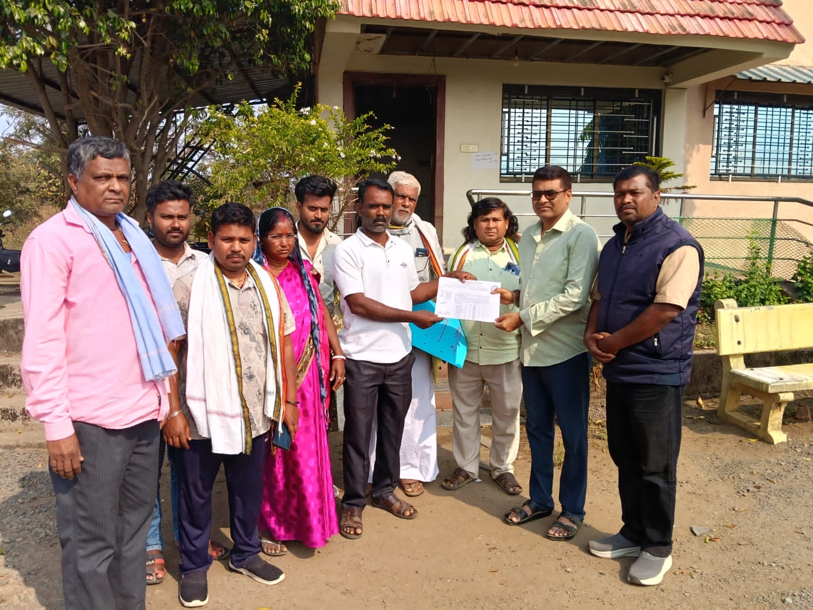 गडचिरोली जिल्ह्यातील बंगाली बांधवाना वनहक्काचे पट्टा देताना तीन पिढ्याचा रहिवासी अट शिथिल करावी-डॉ प्रणय खुणे प्रदेशाध्यक्ष राष्ट्रीय मानवाधिकार संघटनाची मागणी