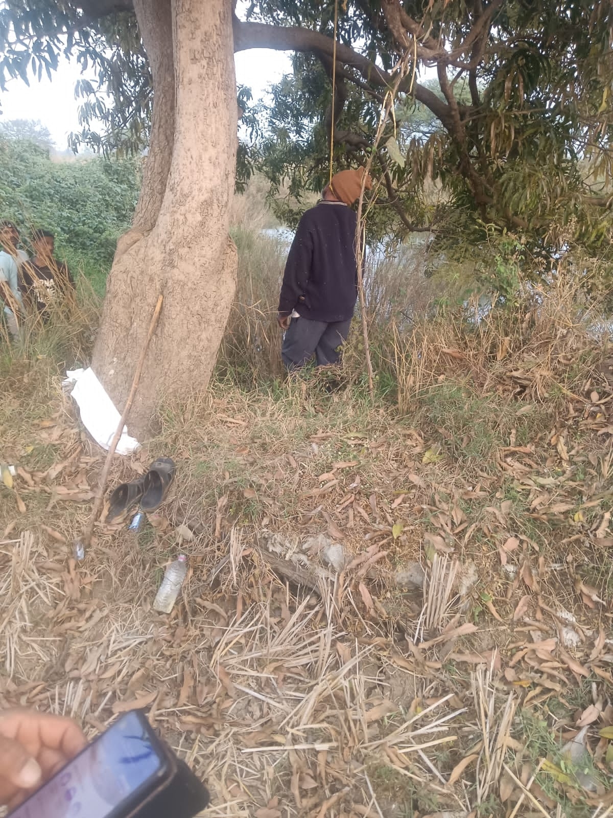 पोर्ला येथील गिरिधर कोलते शेतात गळफास लावून आत्महत्या