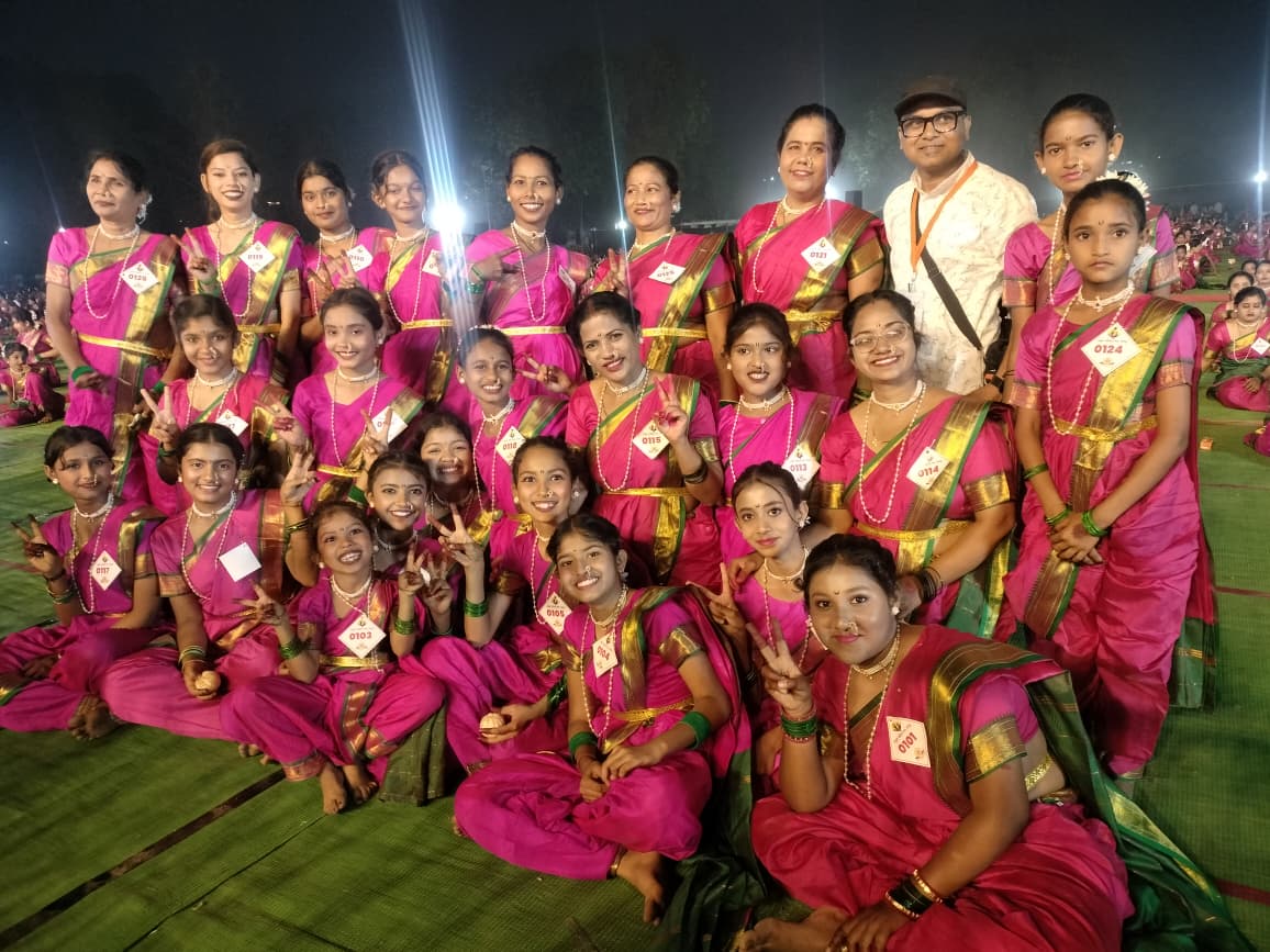 वनसडीच्या १२ महिलांचा ‘वर्ल्ड रेकॉर्ड लावणी’त दमदार सहभाग