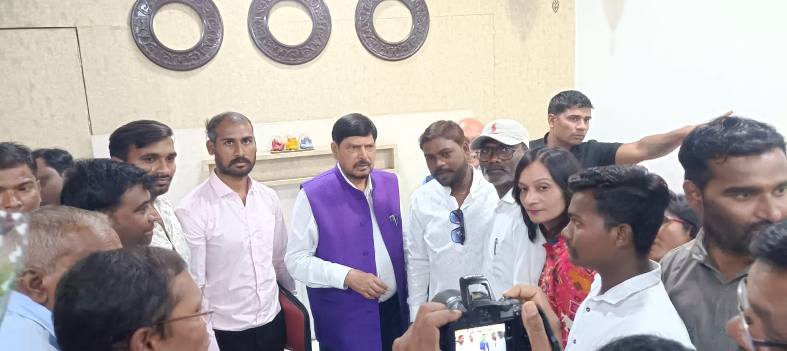 हरदोना बुद्रुक व खुर्द येथे महामार्गावर दुभाजक कट देण्यात यावा.