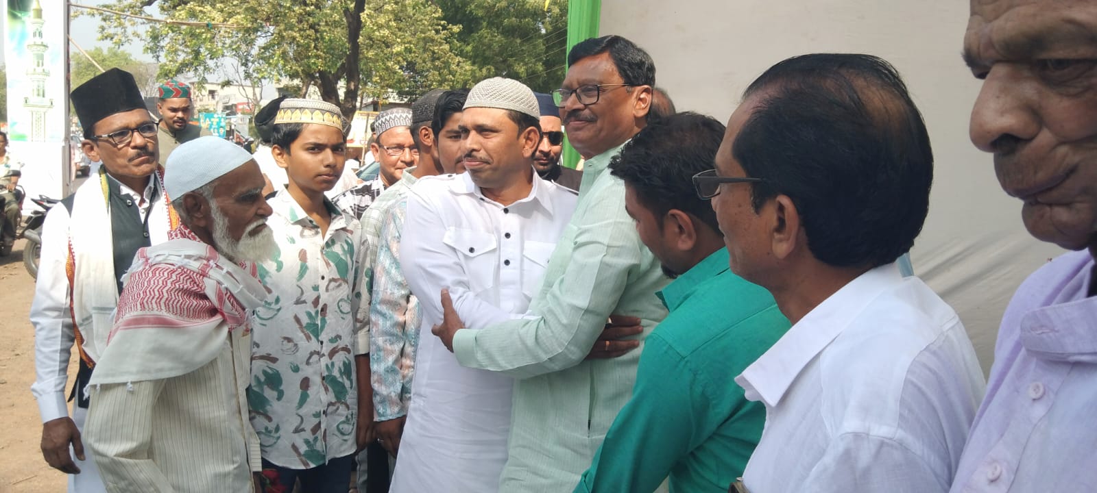 राजुरात ईद-उल-फितर उत्साहात साजरी; सुभाषभाऊ धोटे यांच्याकडून सद्भावनेचा संदेश