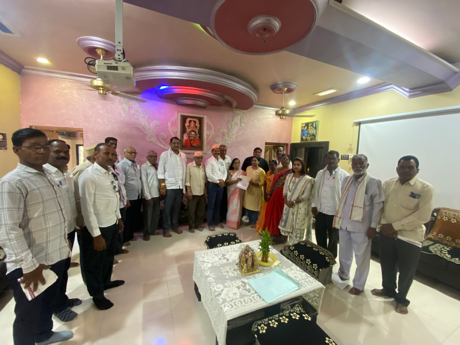 रवींद्र शिंदे चॅरिटेबल ट्रस्टनी दिला कॅन्सर रुग्णाला आधार