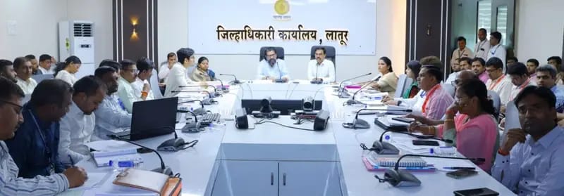 संभाव्य पाणीटंचाईवर मात करण्यासाठी सज्ज रहावे -पालकमंत्री.