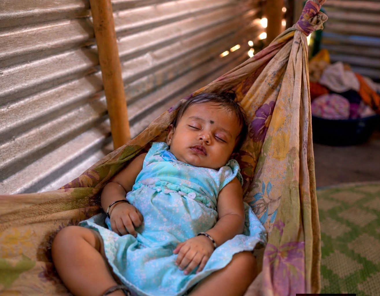 उन्हामध्ये पत्र्याच्या झळा, झोळीत झोपलेली चिमुकली उठलीच नाही..! औसा तालुक्यातील गोंदीत ९ महिन्याच्या बाळाचा मृत्यू..