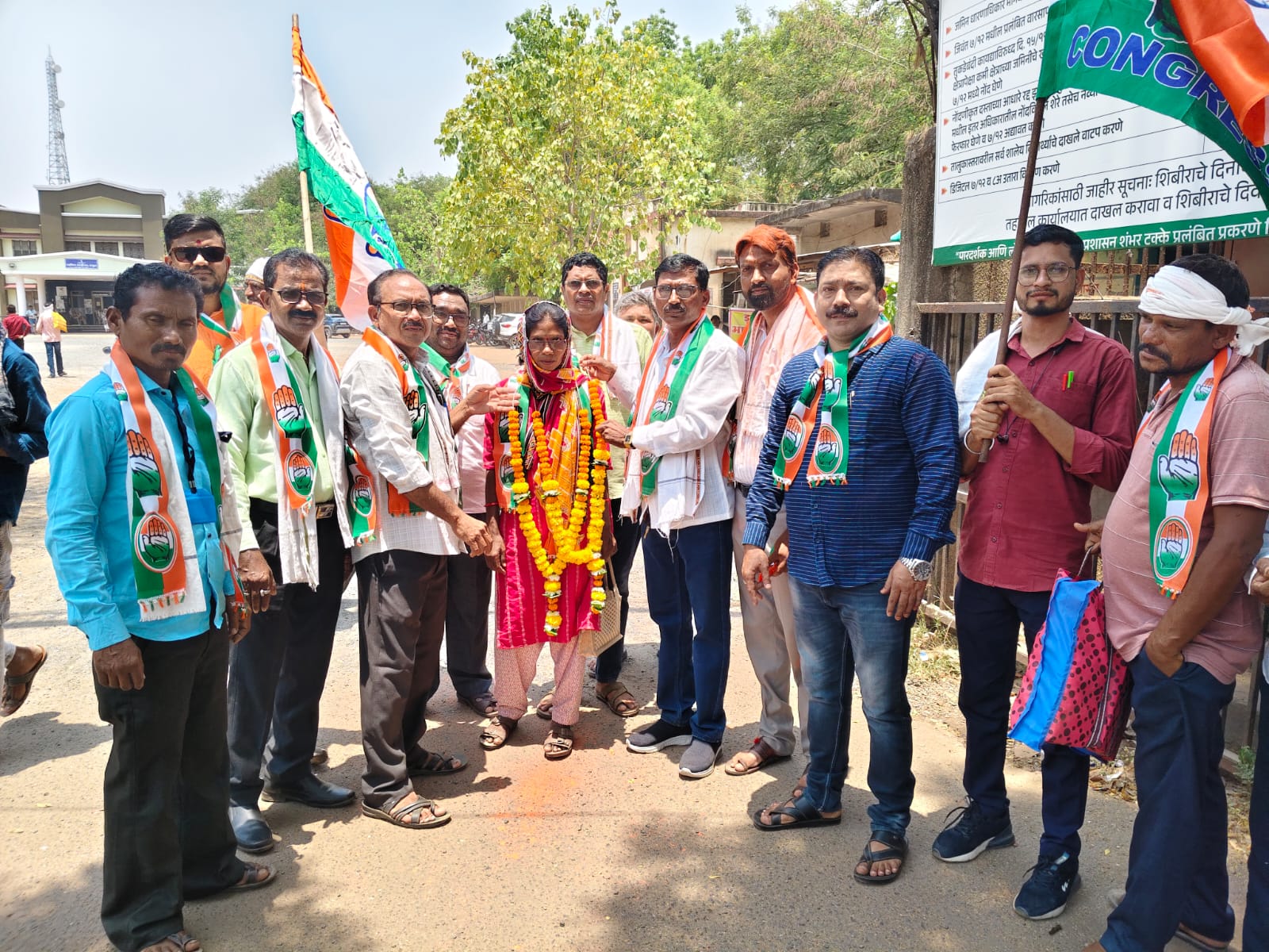 अविश्वास ठरावानंतरही जनतेचा विश्वास कायम; मंदाबाई किनाके पुन्हा सरपंचपदी विराजमान