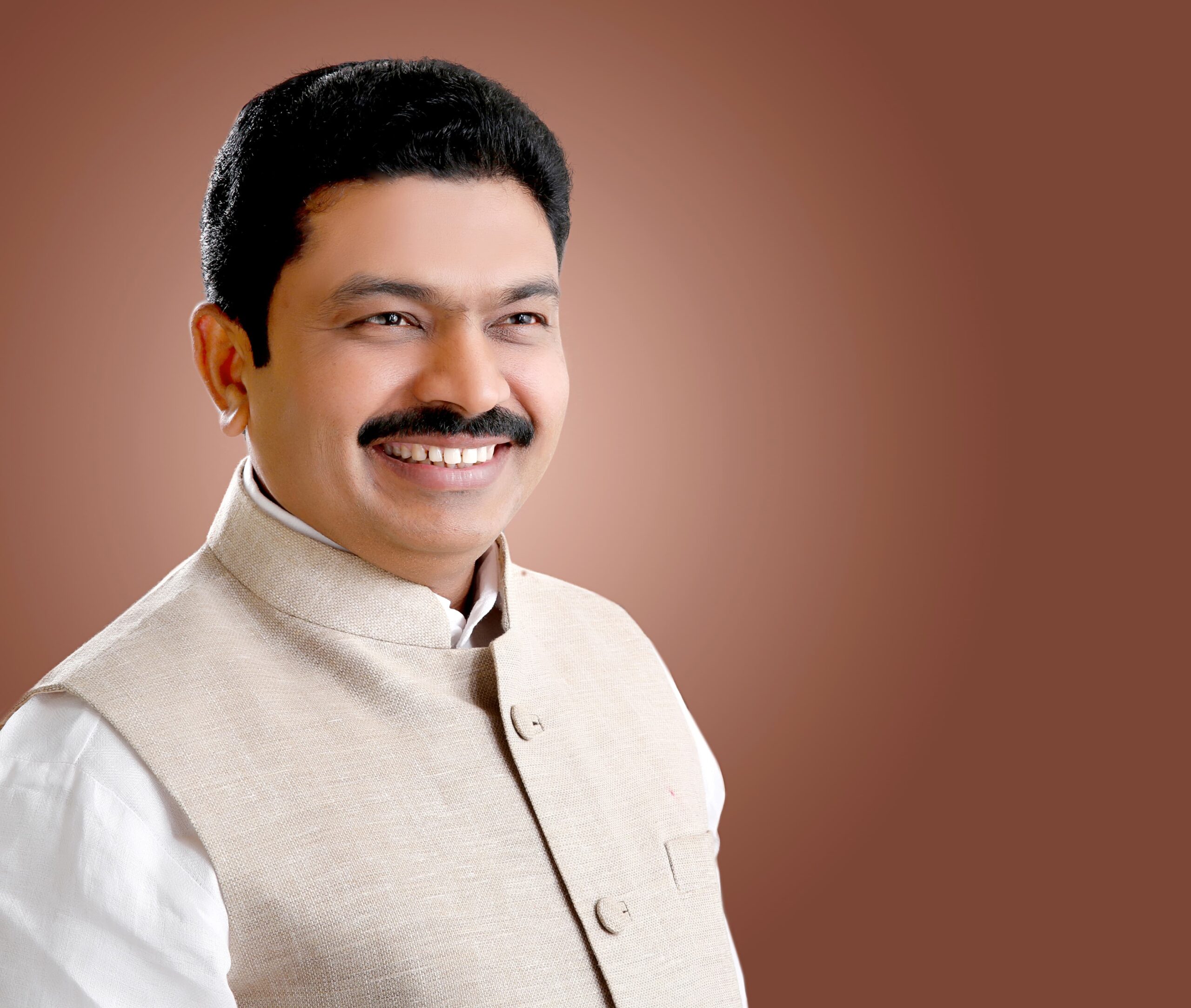 अखेर बाजार समिती ते कब्रस्तान मार्गाच्या डांबरीकरणाला प्रारंभ