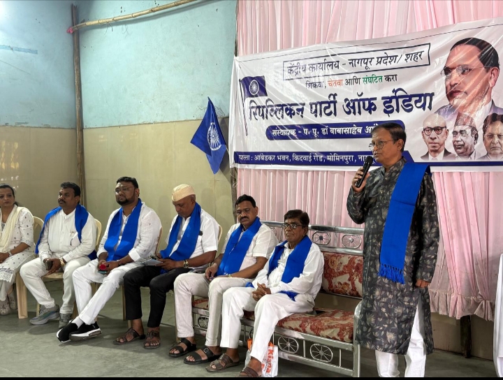 डॉ. बाबासाहेब आंबेडकरांच्या 135 व्या जयंतीनिमित्त रिपाई द्वारे शालेय विद्यार्थ्यांना सामग्री वितरित.