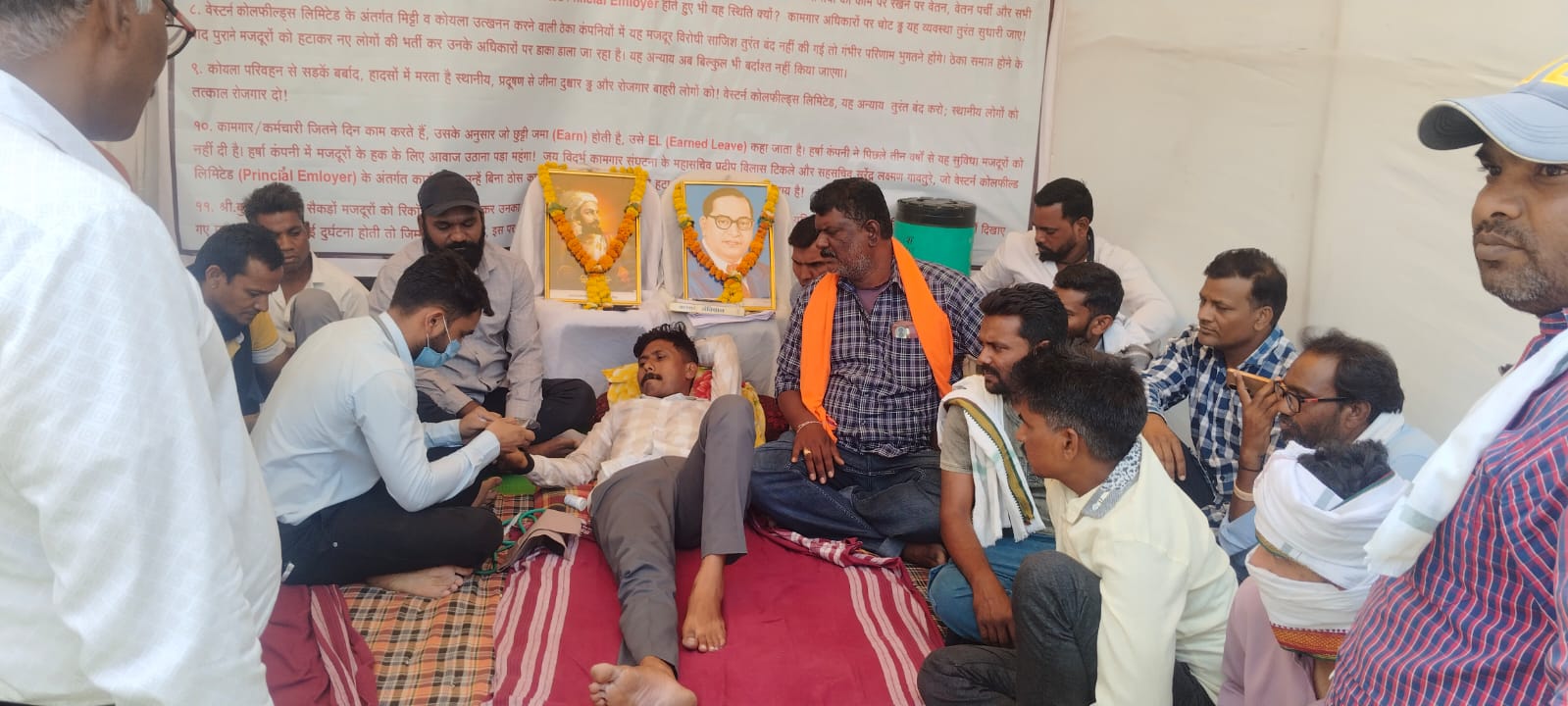 ४३° तापात चंद्रपुरात आमरण उपोषण; प्रशासन बघ्याची भूमिका“स्थानिकांना डावलून परप्रांतीयांना नोकऱ्या” युवकांचा आक्रोश