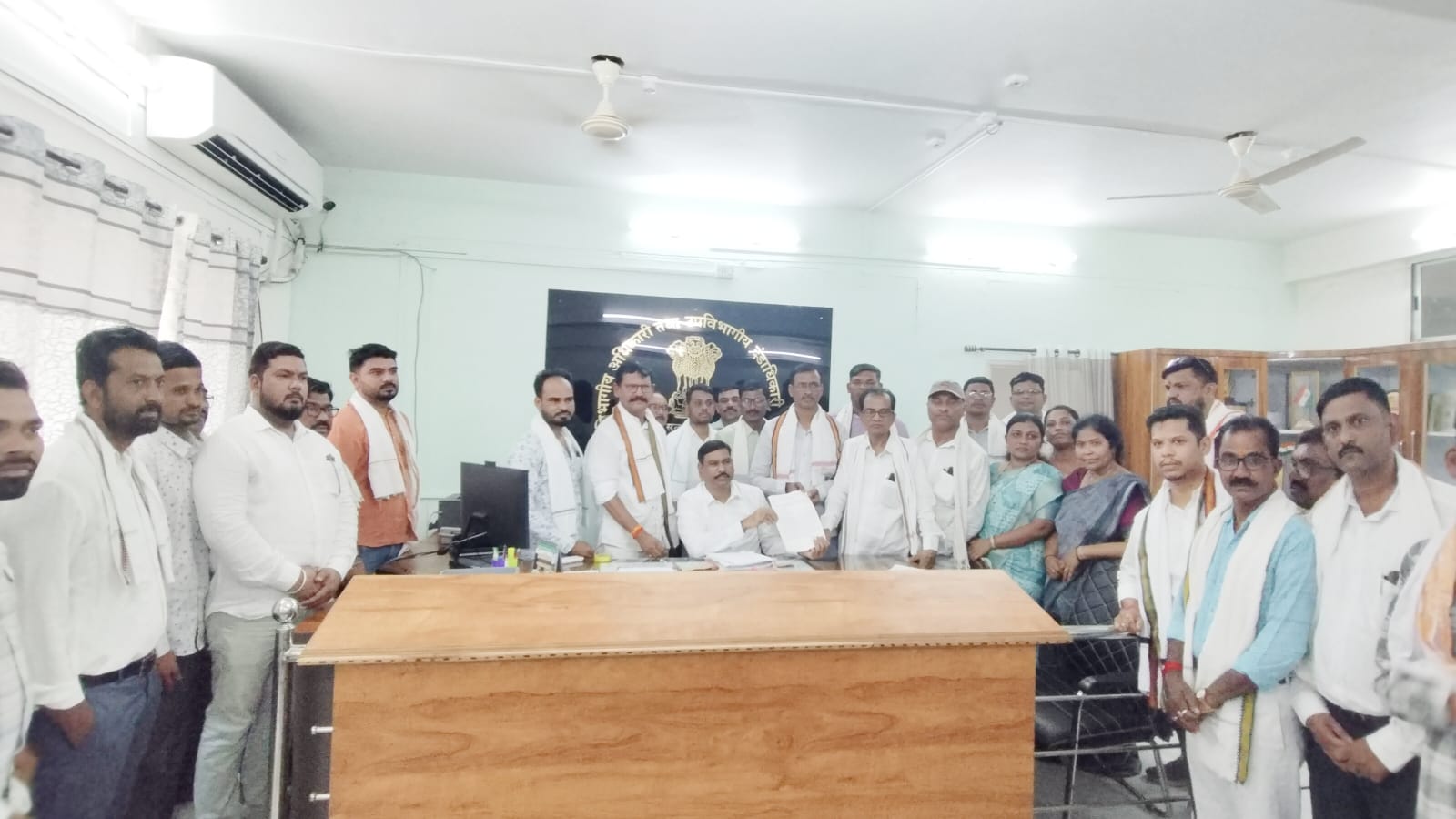 इंधन दरवाढ व महागाईविरोधात काँग्रेसचा एल्गार - राजुरात भव्य जनआंदोलन संपन्न 💥💥उपविभागीय अधिकाऱ्यांमार्फत राष्ट्रपती मुर्मु यांना विविध मागण्यांचे निवेदन
