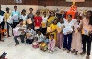 शैक्षणिक दत्तक विद्यार्थ्यांना शालेय साहित्य व गणवेश वितरण