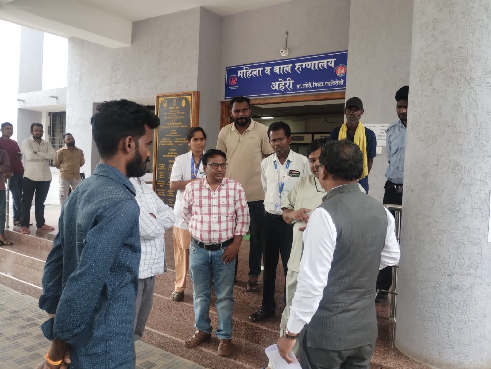 अहेरी महिला व बाल रुग्णालयातील रिक्त पदे तात्काळ भरा —माजी आमदार डॉ. देवराव होळी